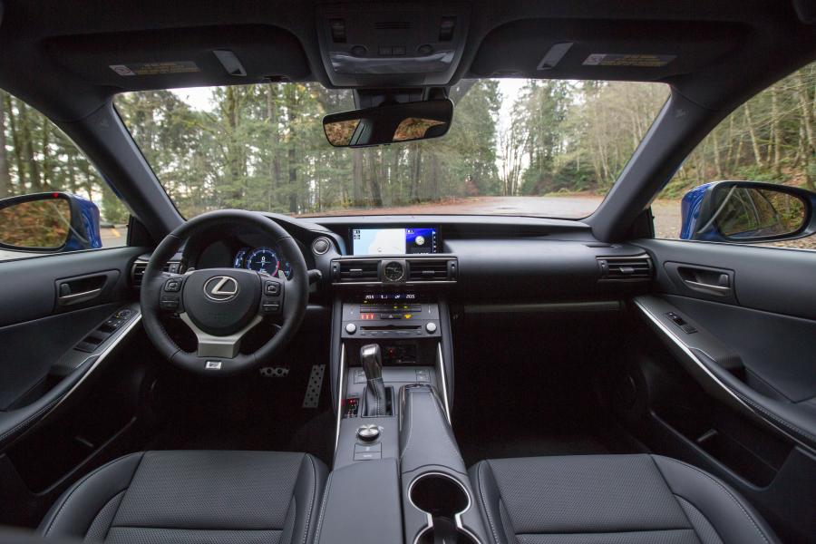 Интерьер Lexus IS350 AWD F-Sport 2016 года  (NA) (фото 16 из 40)